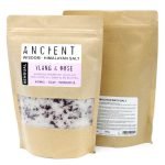 Himalayan Bath Salt Blend 500g – Sensual Sensual: Ylang Ylang eterinis aliejus ir rožių žiedlapiai + Kokosų aliejus